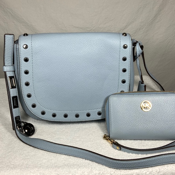 NWOT - Michael Kors Hamilton Traveler Studded Bag & Wristlet - Picture 1 of 15